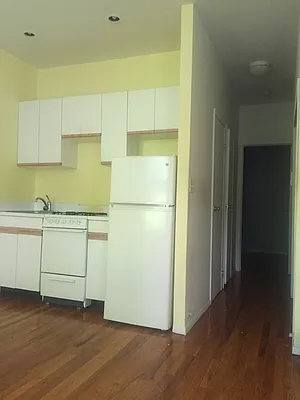 Rented by Waverly Realty Associates | media 4