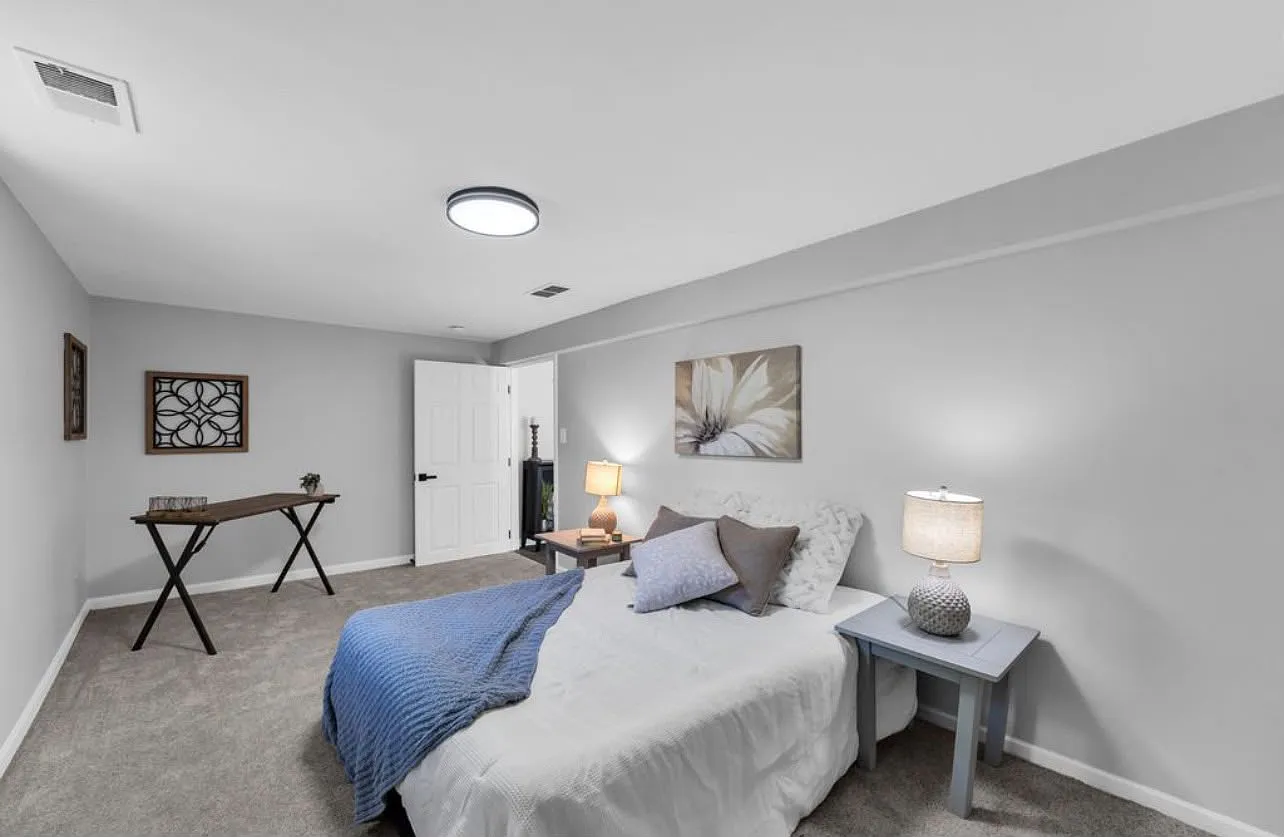 6 bed, 2502 sqft, $9,900 — Photo 3