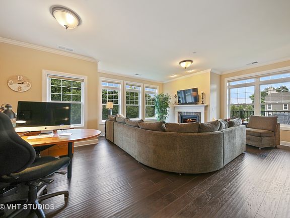 5th image of 149 W Kennedy Ln Unit 301