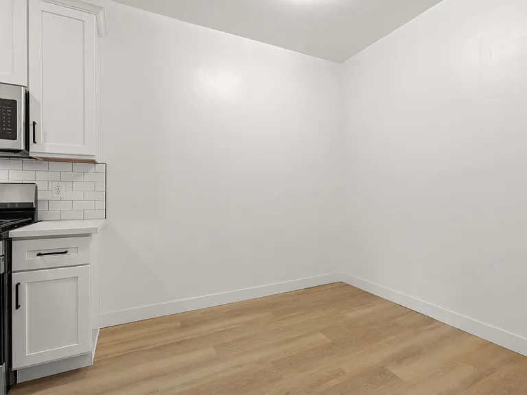 (El/Eu/Em:B) 414 N. Maple Drive — Photo 12
