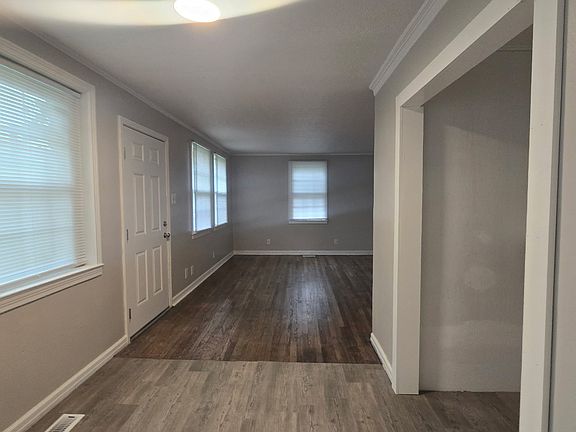 2nd image of 2743 Parkview Ave