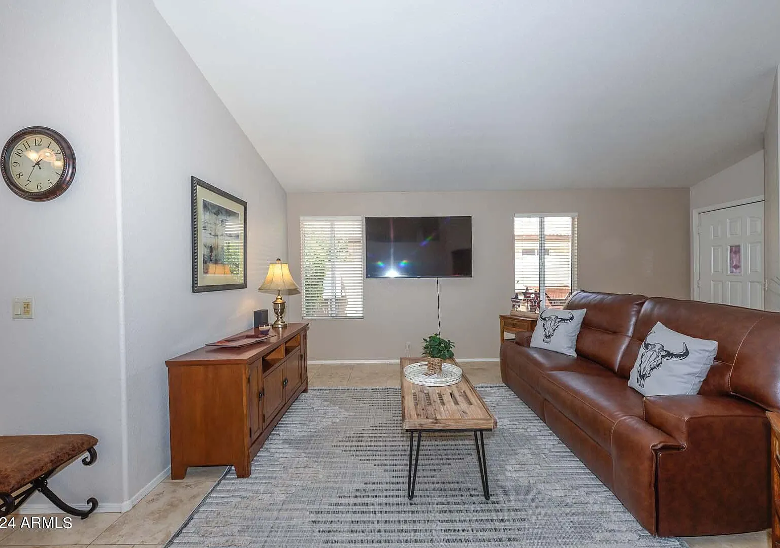 3 bed, 2.0 bath, 1295 sqft, $3,500 — Photo 3