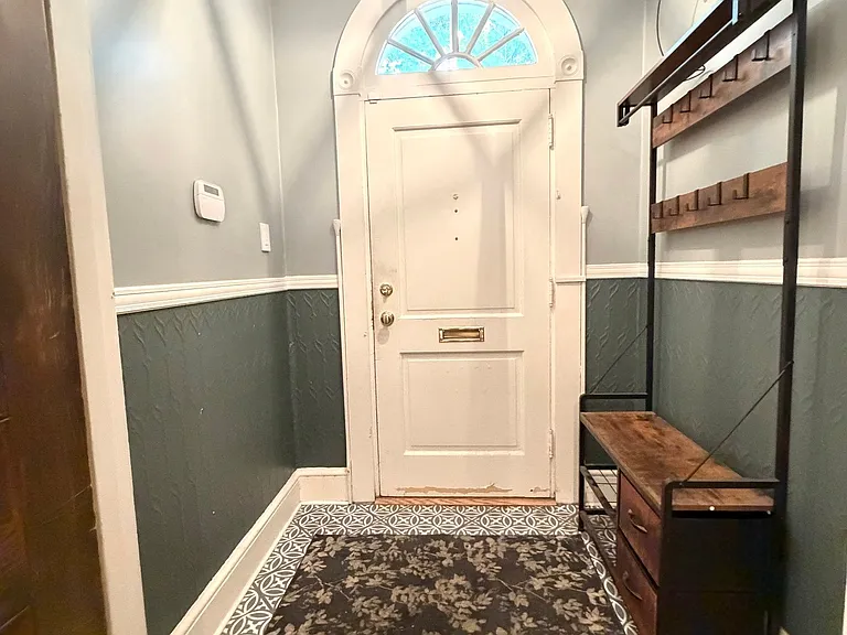 729 E Orange St — Photo 4