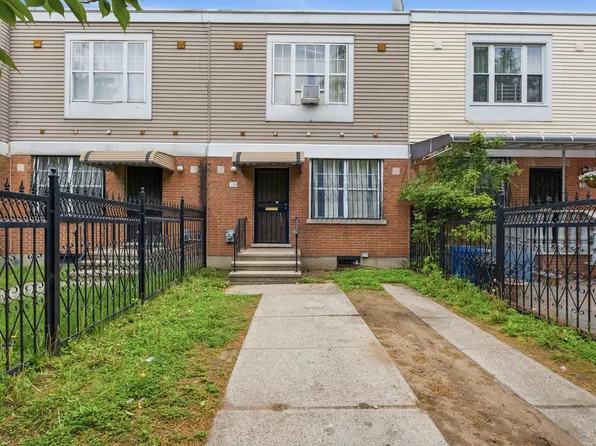 320 Snediker Avenue image 1 of 10