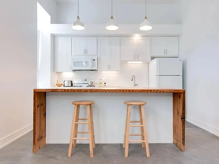 1157 W 18th St #R104 — Photo 3