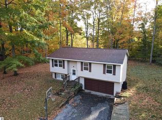 1928 Sparrow Dr, Traverse City, MI 49696