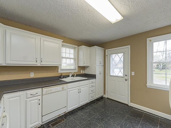 5th image of 316 Michael Dr