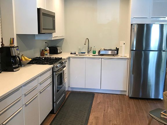 3rd image of 3333 N Seeley Ave #1