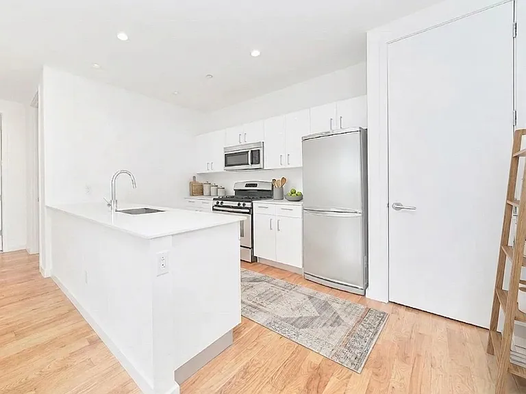 55 Hope St #210 — Photo 4