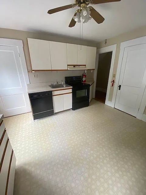 444 N State St — Photo 3