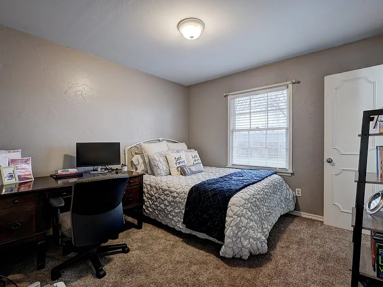 1909 Lanesboro Dr — Photo 10