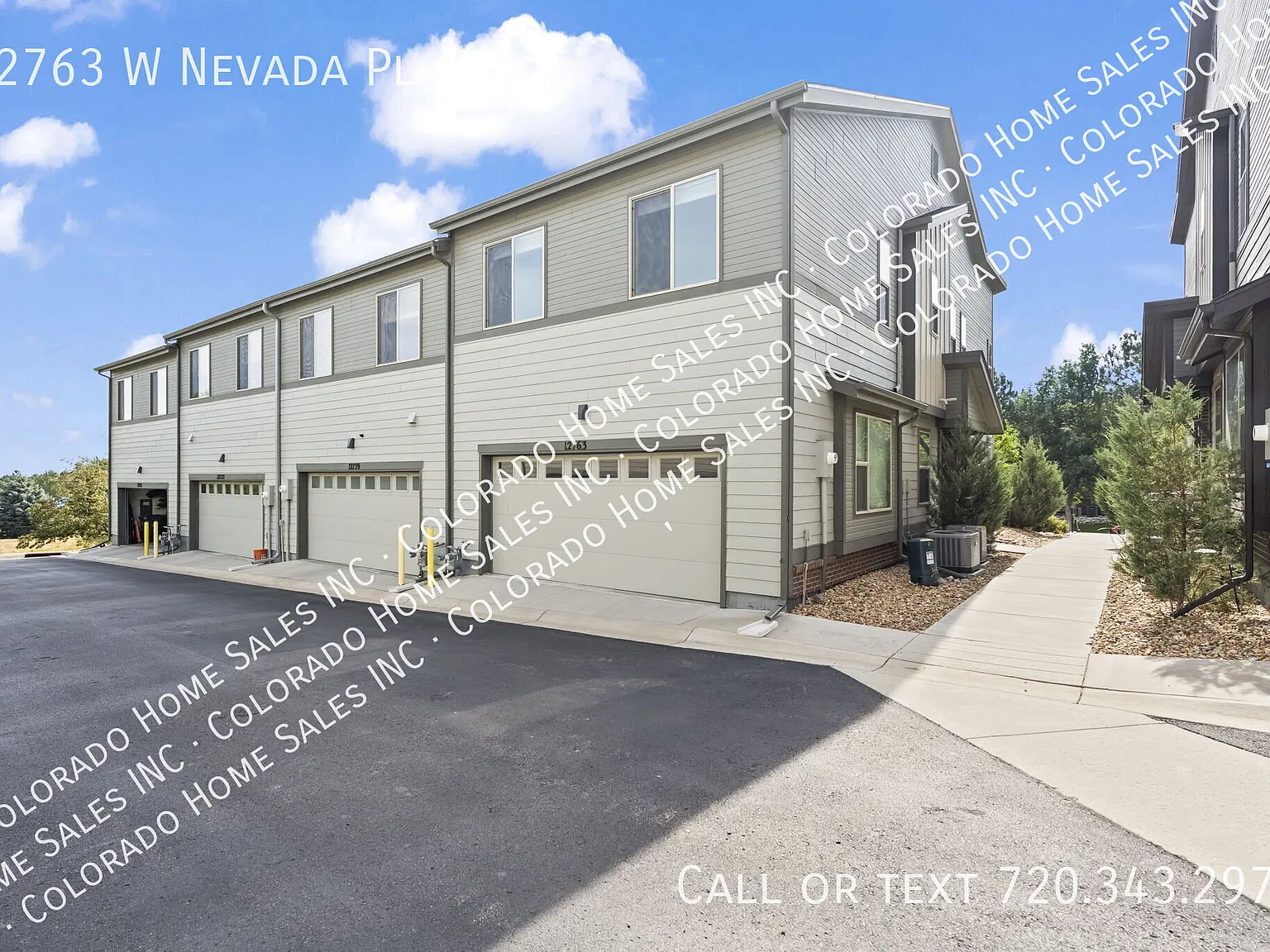 Immaculate 3 bed, 3 bath townhome with attached 2 car garage. — Photo 2