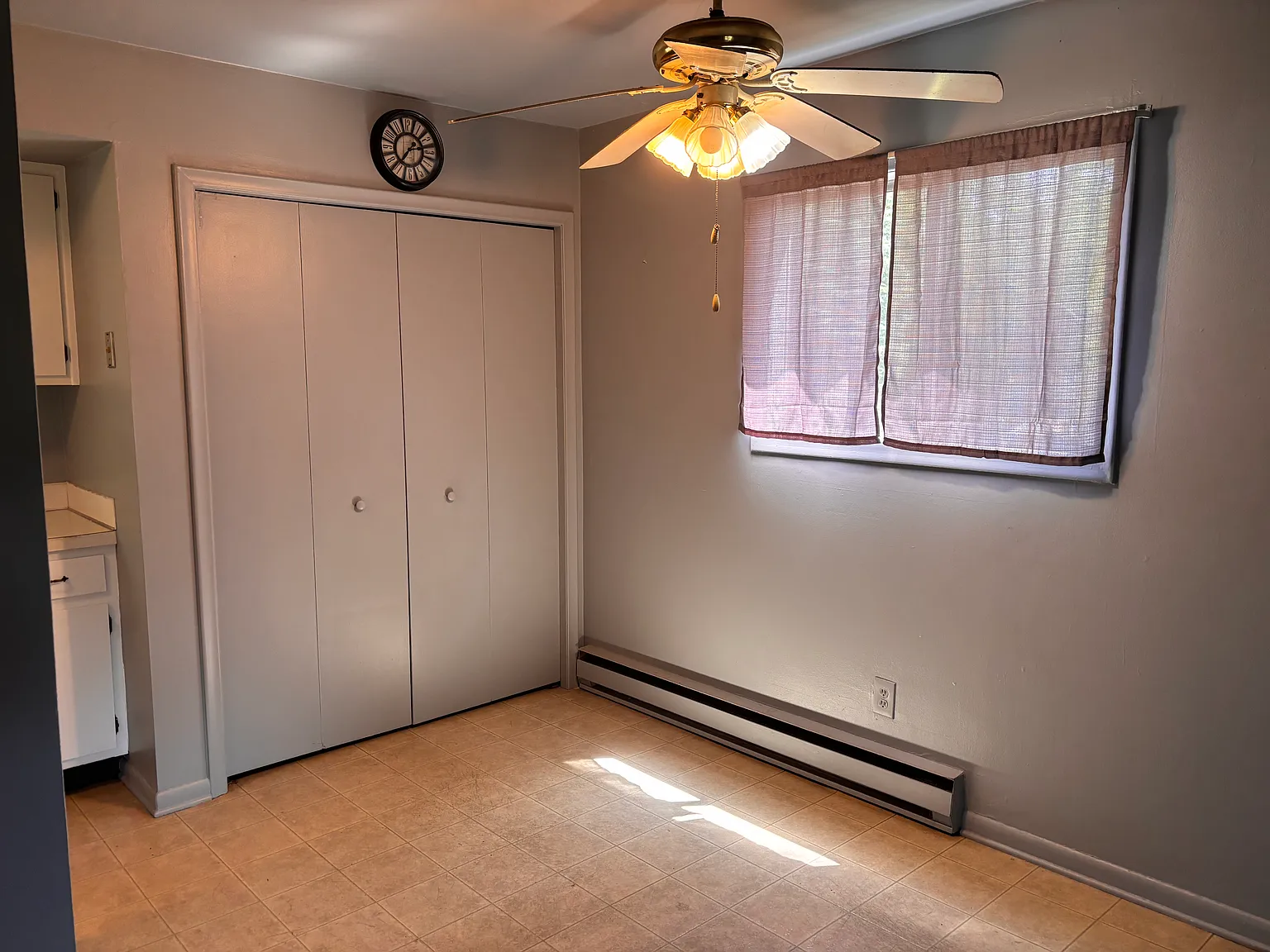 2 bed, 950 sqft, $995 — Photo 3