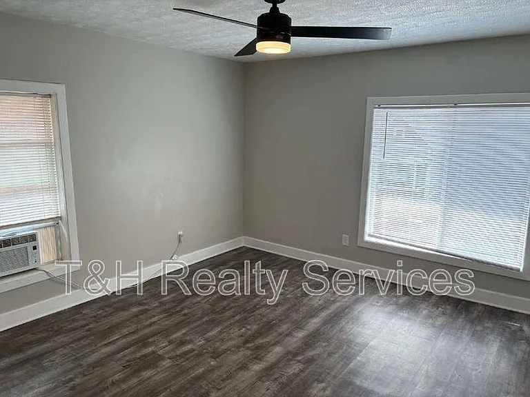 2921 N Delaware St — Photo 8