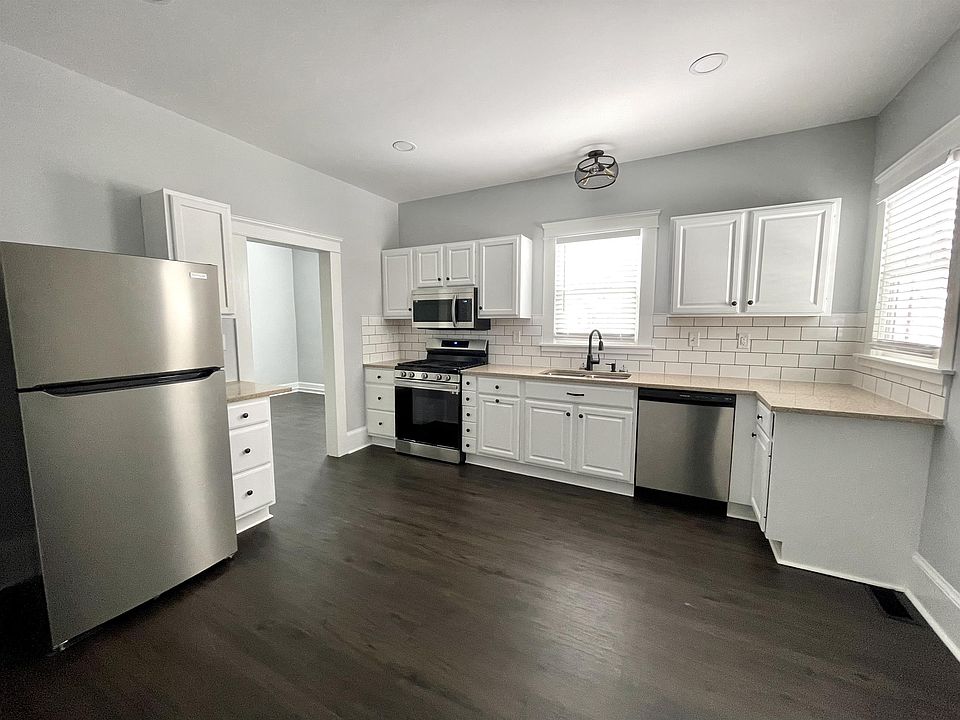 1st image of 29-31 W Main St #29