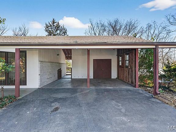 3rd image of 141 Meadowlark Dr