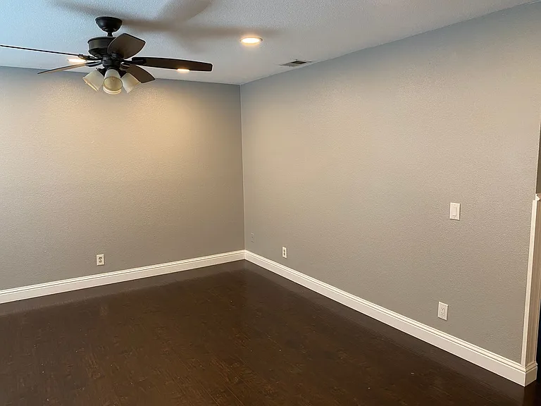 1650 Honeysuckle Rd — Photo 6