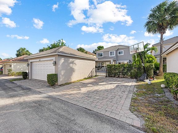 5th image of 8121 Bautista Way