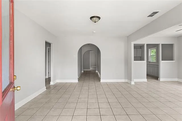 3 bed, 2.0 bath, 1730 sqft, $2,000 — Photo 2