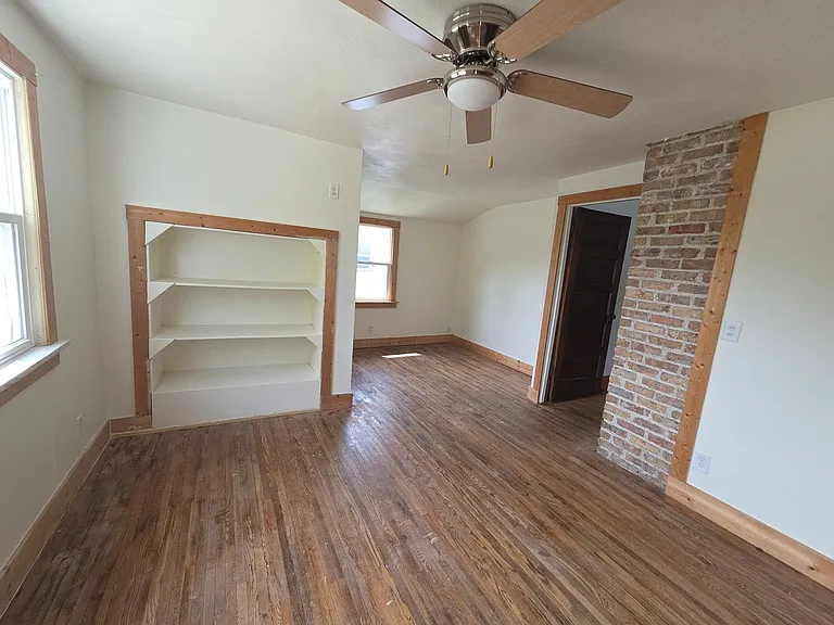 1128 W State St — Photo 8