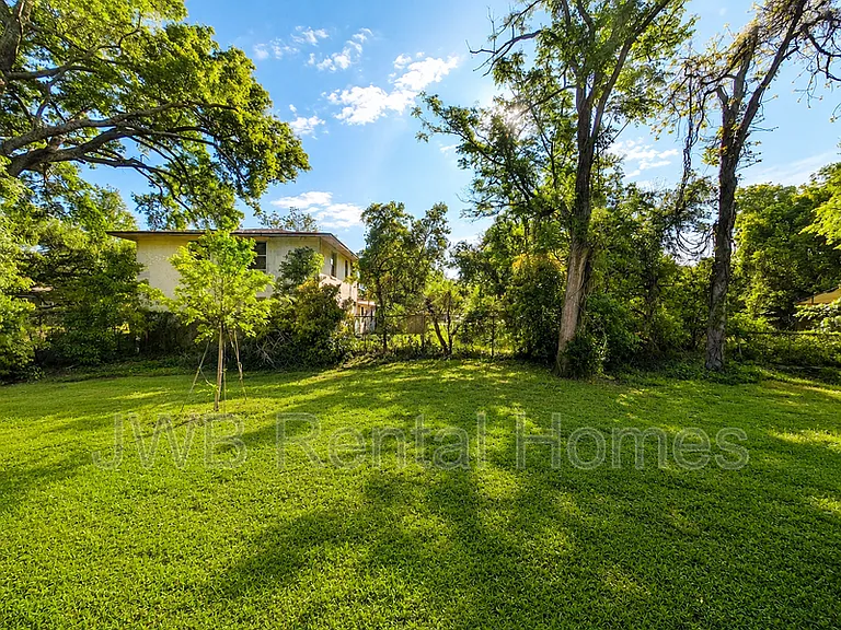 1143 Van Buren St — Photo 10
