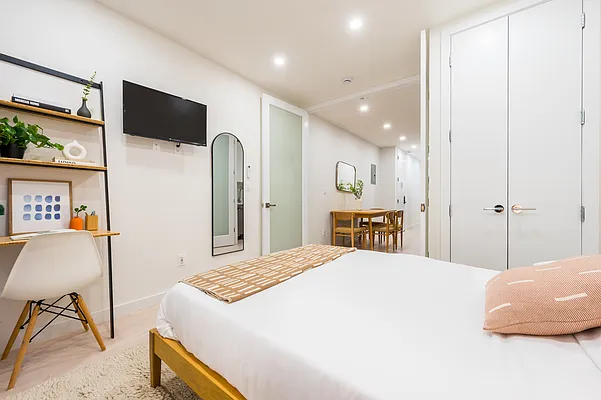 Bedroom, photo 8