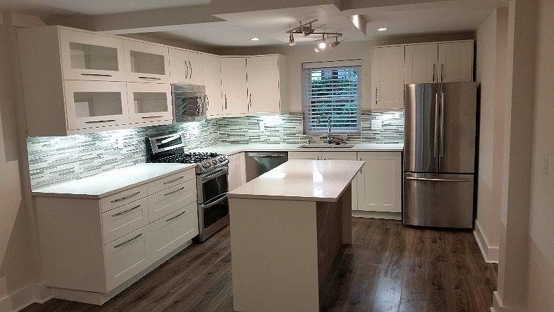 Beautiful new kitchen, gas stove