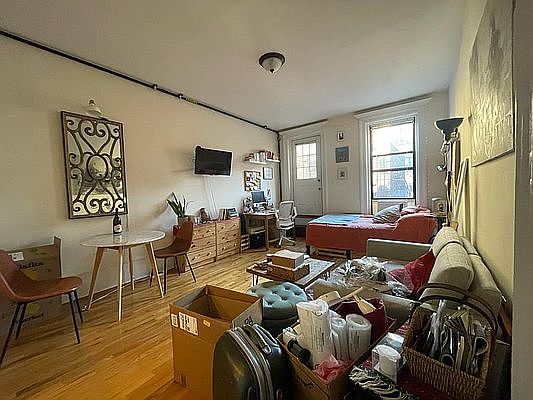 2nd image of 317 W 88th St APT 8