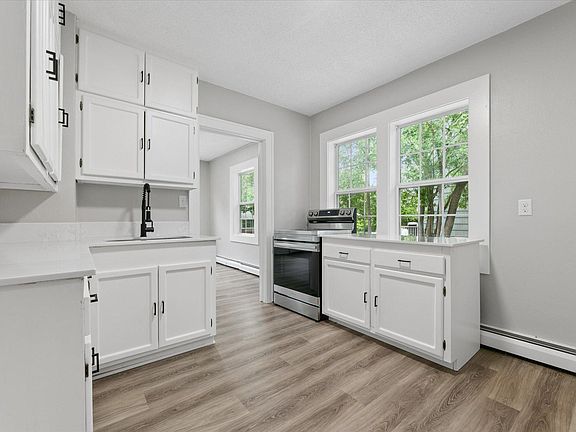 5th image of 207 2nd Ave NW
