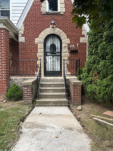 516 Wrexham Ave Photo 1