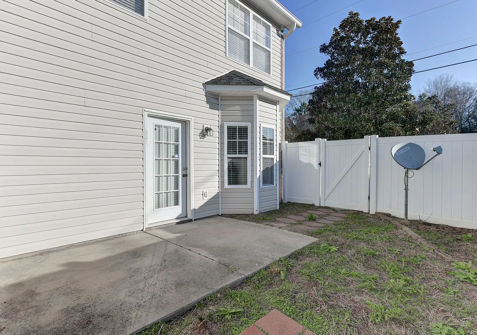 Charming 2 Bedroom 2.5 Bathroom Townhome ~ Minutes to Fort Jackson, the VA hospital, USC Medical ... — Photo 4