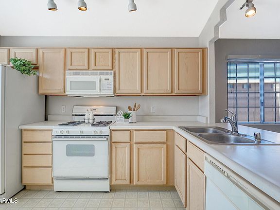 4th image of 4405 LA CORTE Drive
