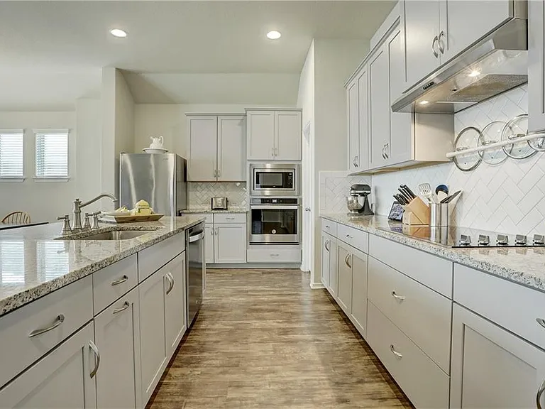 111 Finley St — Photo 5