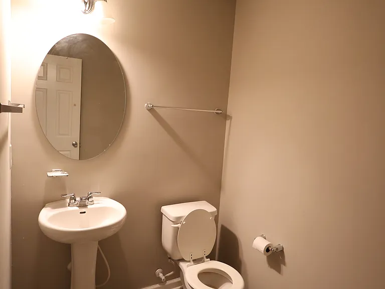 1899 Lakecrest Dr — Photo 10
