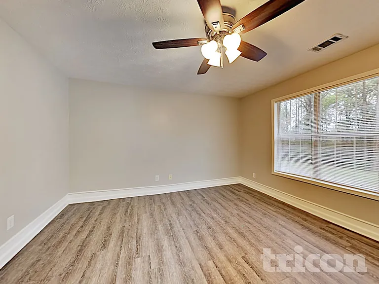 312 Reisling Dr — Photo 9