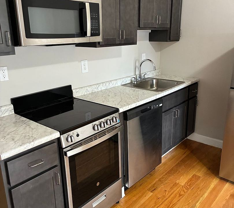 2nd image of 1122 Commonwealth Ave APT 2
