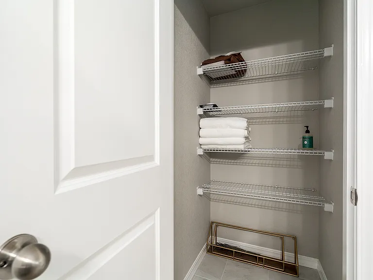 Extra large linen closet for extra storage