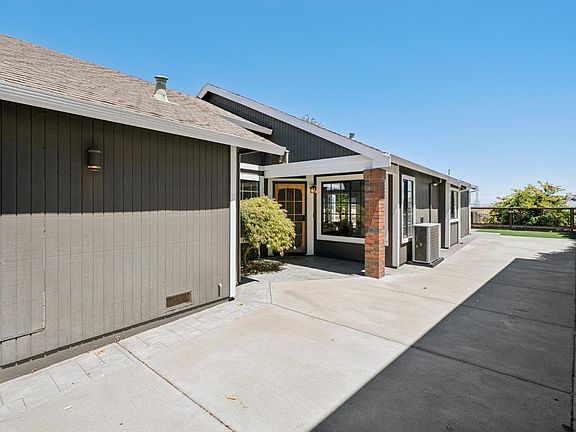 3rd image of 122 Clearview Drive