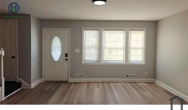 3 bed, $2,495 — Photo 2