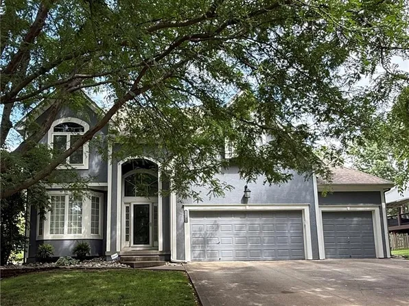 5717 NE Coral Dr, Lees Summit, MO 64064