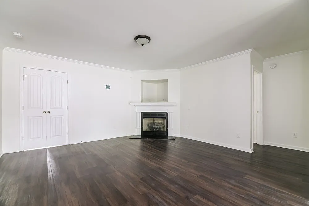 4 bed, 3.0 bath, 2392 sqft, $2,315 — Photo 4