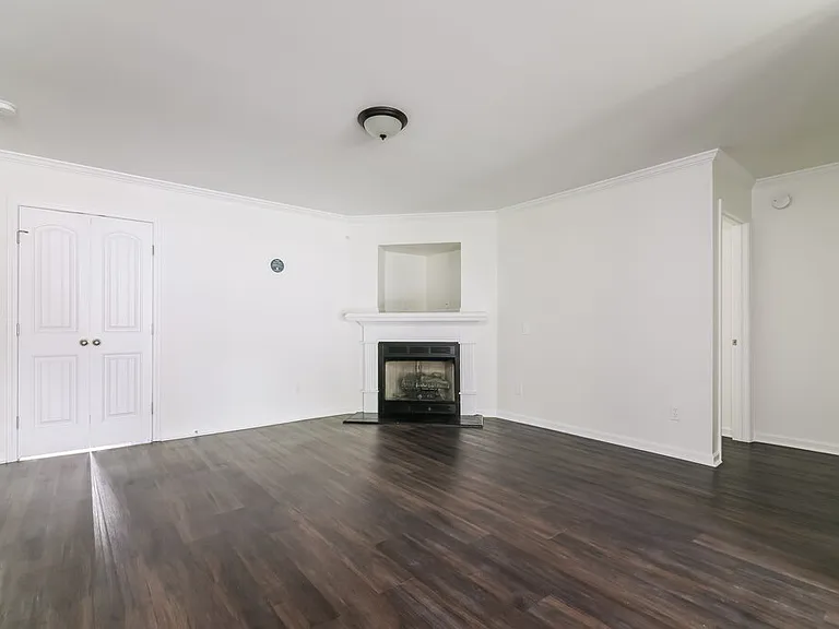 3600 Saguaro Ct — Photo 4