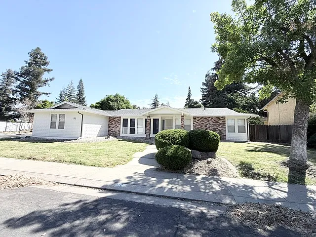 3 bed, 1625 sqft, $2,300 — Photo 1