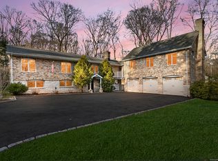 34 Wake Robin Ln, Stamford, CT 06903