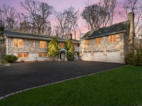 34 Wake Robin Lane, Stamford, CT 06903