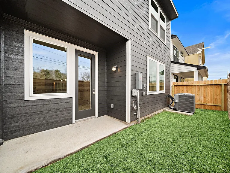 9912 Storehouse Dr — Photo 20
