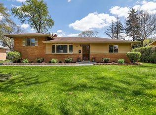 419 White Oak Dr, Roselle, IL 60172