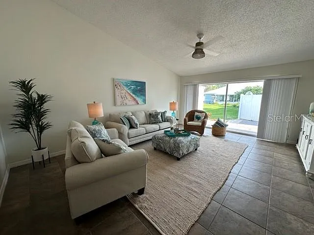 2 bed, 2.0 bath, 1170 sqft, $1,650 — Photo 4
