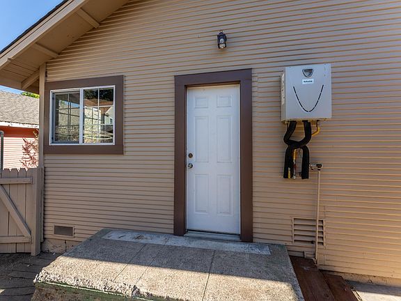 5th image of 160 Gibson Street