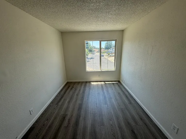 131 Glasgow Way — Photo 58